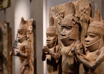 İngiltere, yağmalanan 72 tarihi eseri Nijerya'ya iade edecek