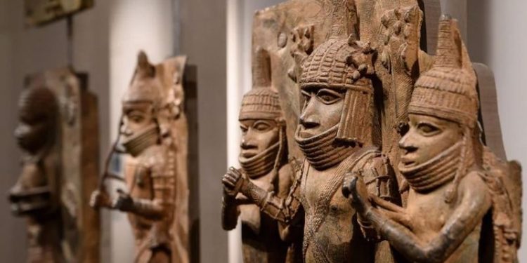 İngiltere, yağmalanan 72 tarihi eseri Nijerya'ya iade edecek