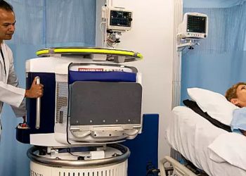 İngiltere’de 6,7 milyon kişi hastanelerde tedavi olmak için sırada bekliyor