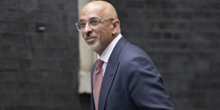 İngiltere'de ABD'ye gidecek Maliye Bakanı Zahawi'ye tepki: 'Hayat pahalılığıyla mücadele gündemli gezi uluslararası gevezelik'