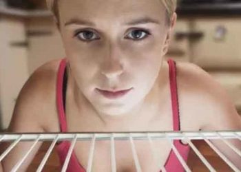 İngiltere'de hayat pahalılığı: 'Kızım yemek yiyebilsin diye öğün atlıyorum'