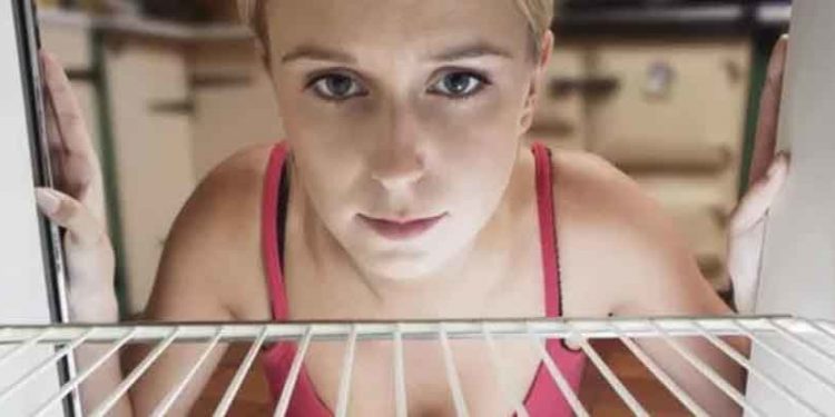 İngiltere'de hayat pahalılığı: 'Kızım yemek yiyebilsin diye öğün atlıyorum'