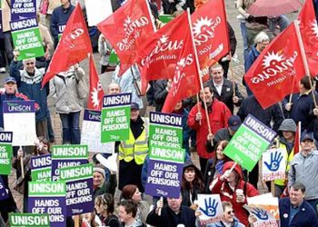 İngiltere'de milyonlarca kamu çalışanı 50 yıl sonra en büyük greve hazırlanıyor