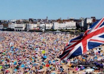 İngiltere'de '&uuml;&ccedil;&uuml;nc&uuml; derece sıcaklık' uyarısı yapıldı