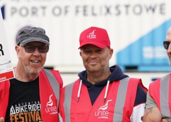 İngiltere'nin en büyük konteyner limanında 30 yıl sonra ilk grev