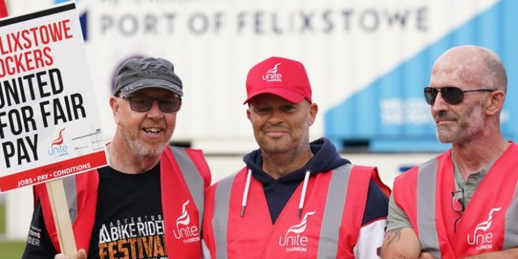 İngiltere'nin en büyük konteyner limanında 30 yıl sonra ilk grev
