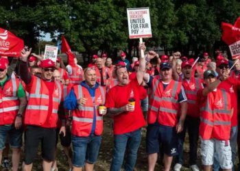 İngiltere'nin en büyük konteyner limanının işçileri 8 günlük greve başladı
