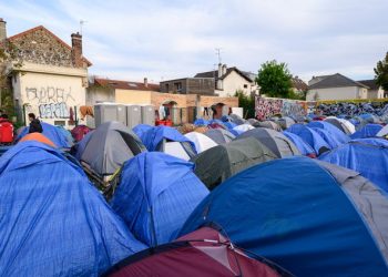 İnsani yardım dernekleri: Fransa, sığınmacıları kötü koşullara mahkum ederek ülkeyi terk etmeye zorluyor