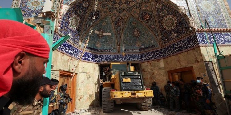 Irak'ta Şii türbesinin çatısı çöktü: Enkazdan 7 kişinin cansız bedeni çıkarıldı