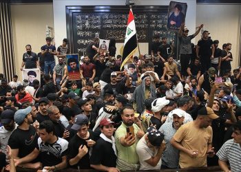 Irak'taki Şii lider Sadr, destekçilerini Meclis binasından ayrılmaya çağırdı