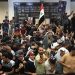 Irak'taki Şii lider Sadr, destekçilerini Meclis binasından ayrılmaya çağırdı