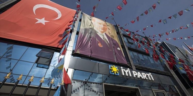 İsmail Saymaz: Saldırıya rağmen valilik, İYİ Parti’de polis noktası kurmaya yanaşmıyor