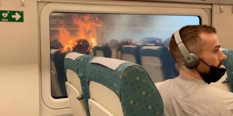 İspanya'da orman yangın alanından geçen trendeki 20 kişi yaralandı