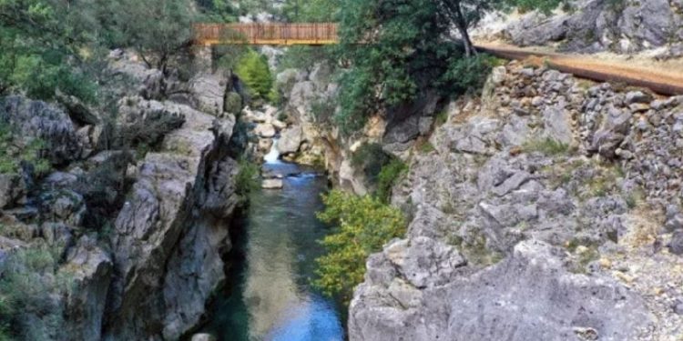 Isparta'da doğa yürüyüşüne çıkan 1 kişi öldü; 3 kişi ise kurtarılmayı bekliyor