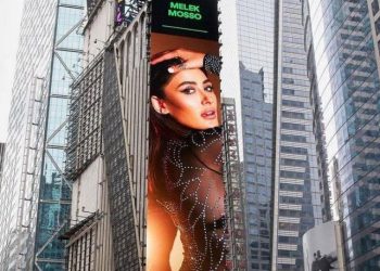 Isparta'da konseri iptal edilen Melek Mosso Times Meydanı'nda