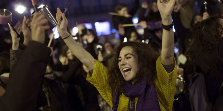 İstanbul Sözleşmesi'nden esinle: İspanya, açıkça rıza gösterilmeyen seksi tecavüz sayan yasa çıkardı