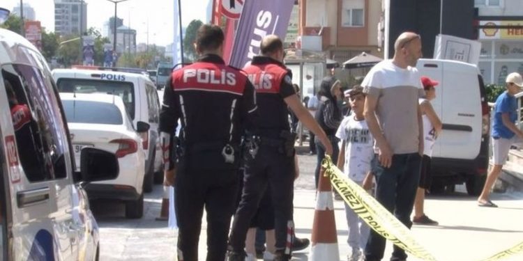 İstanbul'da bir polis babasını vurdu