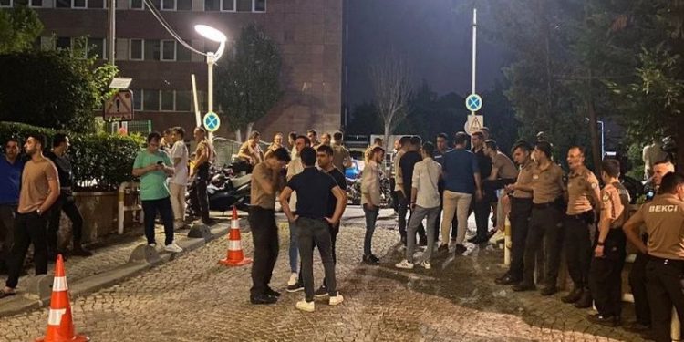 İstanbul'da düğün ihbarına giden bekçilere saldırı: 1 ölü, 4 yaralı