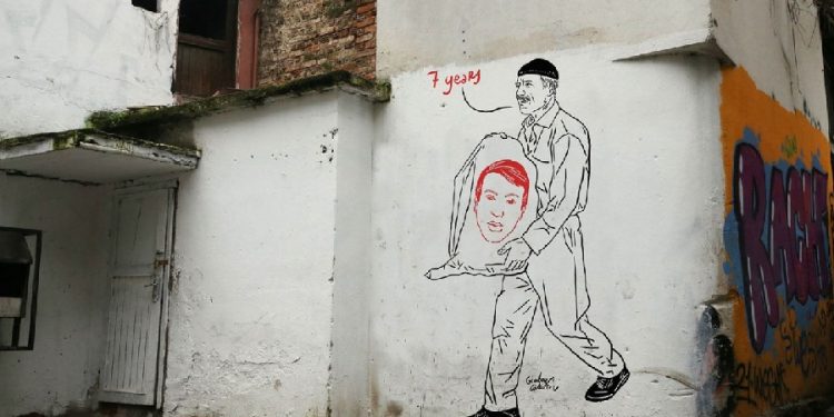 İtalyan karikatürist cenazesi 7 yıl sonra çuval içinde babasına verilen Ali Rıza Arslan’ı çizdi