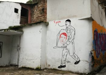 İtalyan karikatürist, oğlunun cenazesini 7 yıl sonra torba içinde alan babayı çizdi