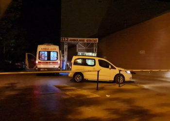 İzmir'de bir erkek tartıştığı eşini av tüfeğiyle vurdu