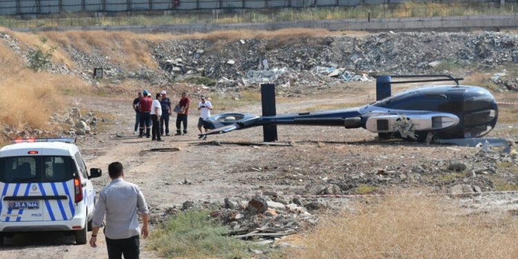 İzmir’de helikopter kalkış anında düştü: 2 yaralı