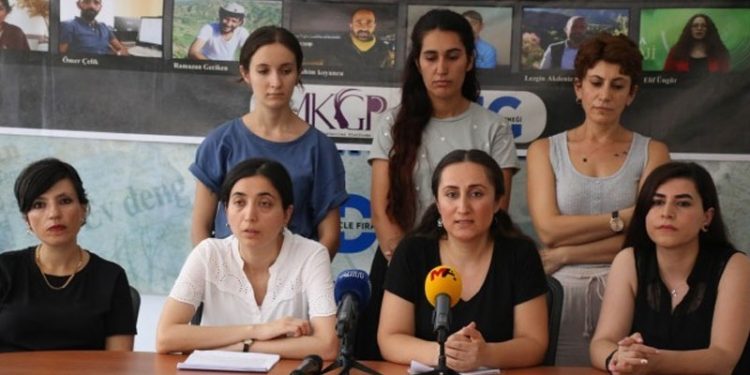 Kadın gazetecilere yönelik hak ihlali raporu açıklandı