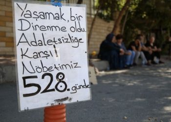 Kadınlar Emine Şenyaşar ile Adalet Nöbeti’nde: Her zaman ‘adalet anne’nin yanındayız