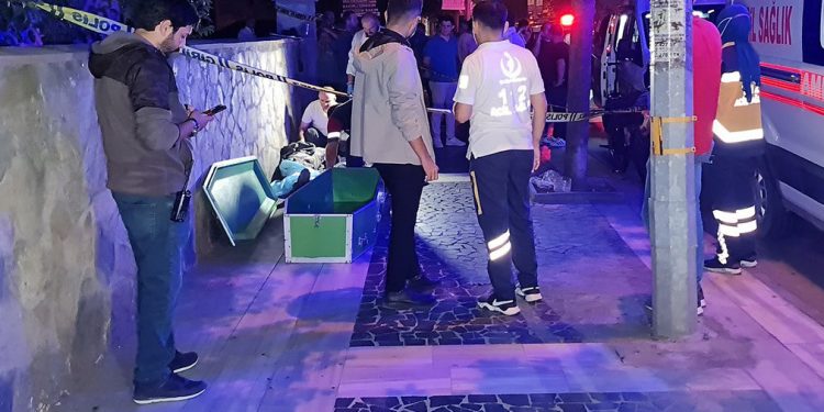 Kaldırımda yediği tavuk döner nefes borusuna kaçtı, hayatını kaybetti