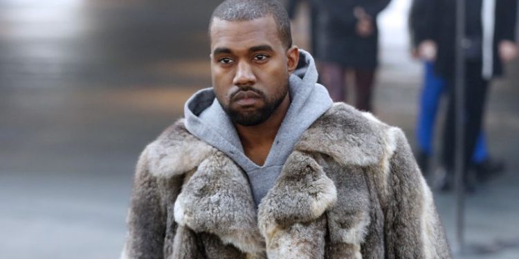 Kanye West'in yeni giyim koleksiyonu çöp poşetlerinde sergileniyor