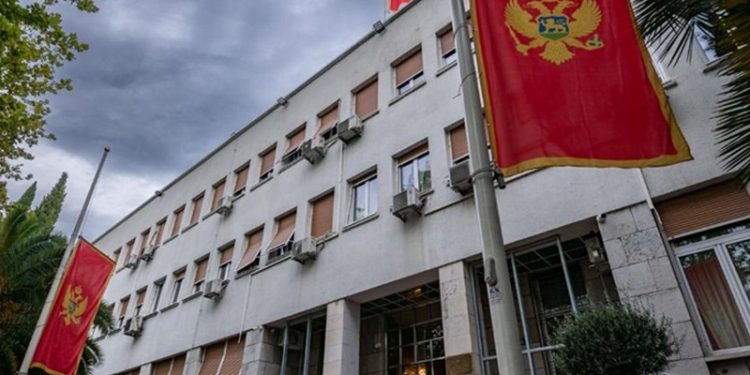 Karadağ'da 11 kişinin öldüğü silahlı saldırı nedeniyle 3 günlük yas ilan edildi