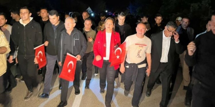 Kılıçdaroğlu Kocatepe yürüyüşüne başladı