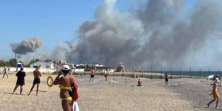 Kırım'da havalimanında patlama meydana geldi