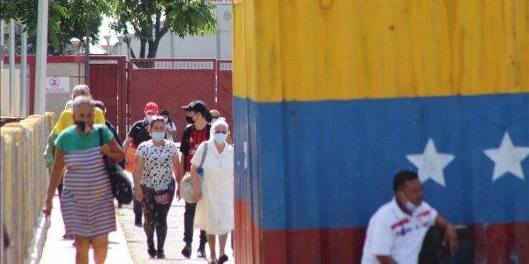 Kolombiya'da solcu lider Petro sonrası Venezuela ile ilişkiler normalleşiyor