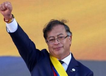 Kolombiya'nın ilk solcu lideri yemin ederek görevine başladı