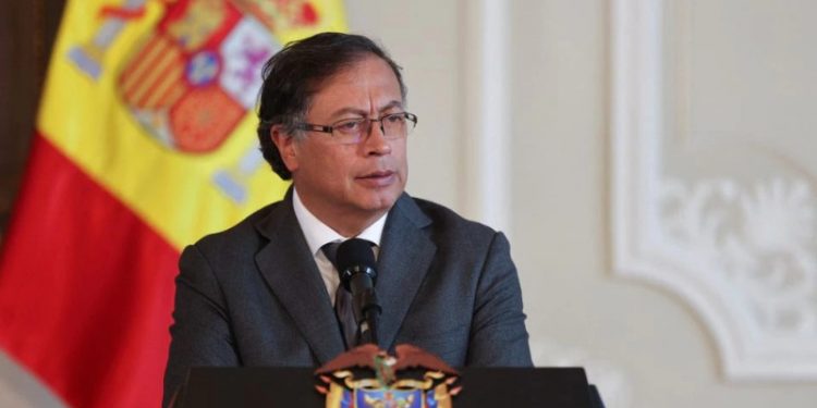 Kolombiya'nın solcu lideri Petro'dan tüm silahlı gruplara ateşkes teklifi