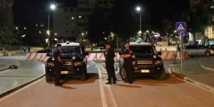 Kosova, Sırbistan ile gerginliğe neden olan kararı bir ay erteledi