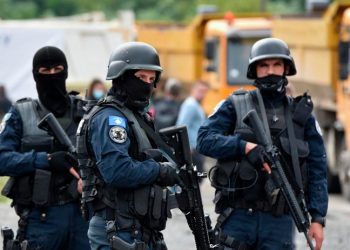 Kosova'da gerginlik yaratan 'kimlik uygulaması zorunluluğu' ertelendi