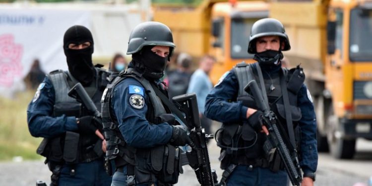 Kosova'da gerginlik yaratan 'kimlik uygulaması zorunluluğu' ertelendi