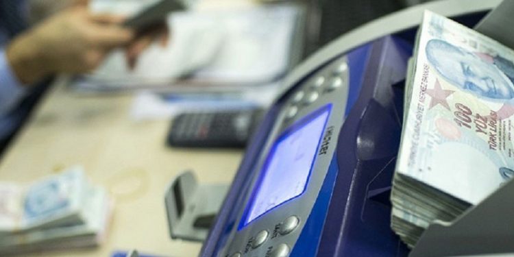 Kredi isteyenlere “Döviz, altın almayacağım” belgesi imzalatan bankalar, artık üç aylık imzalı kaşeli maaş bordrosu da istiyor