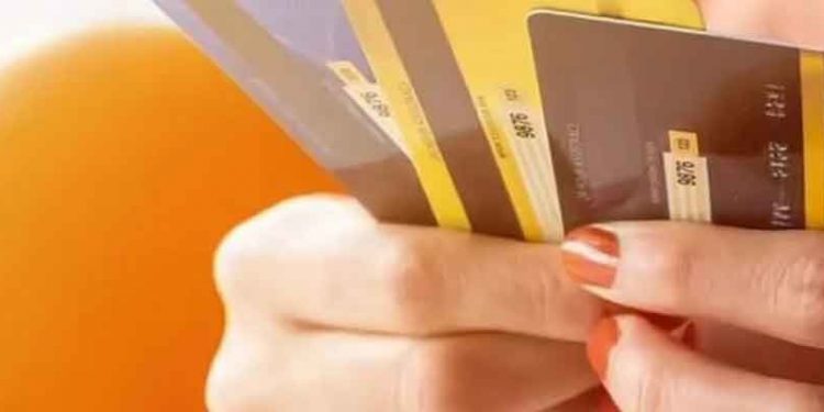 Kredi kartıyla alışveriş yüzde 103 artarak, 1, 44 trilyon liraya ulaştı