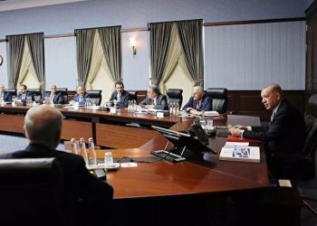 Kulis: Erdoğan ‘olağanüstü’ toplantıda mitinglerdeki katılımı beğenmediği için partiye ayar verdi