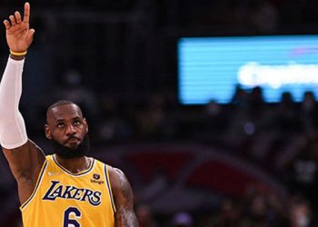 LeBron James, Lakers ile sözleşmesini 2 yıl uzattı; NBA tarihinin en çok kazanan oyuncusu oldu