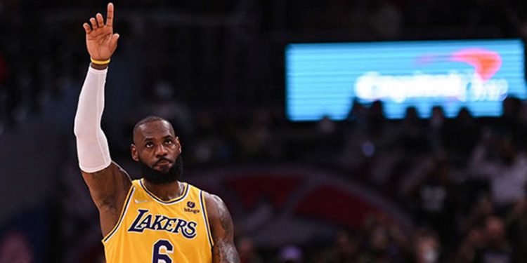 LeBron James, Lakers ile sözleşmesini 2 yıl uzattı; NBA tarihinin en çok kazanan oyuncusu oldu