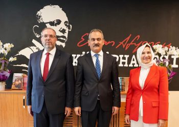 MEB, Atatürk Fen Lisesi’nin kütüphanesine çöktü; adı ‘Erhan Afyoncu Kütüphanesi’ oldu