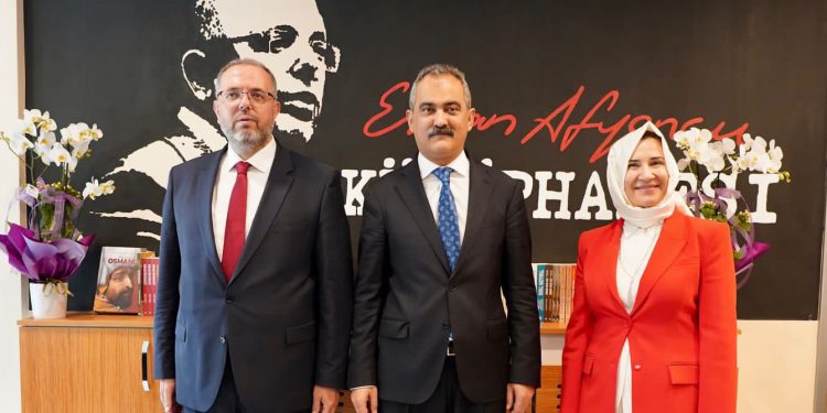 MEB, Atatürk Fen Lisesi’nin kütüphanesine çöktü; adı ‘Erhan Afyoncu Kütüphanesi’ oldu