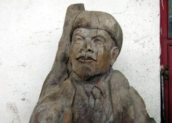 MHP'li belediye 'Lenin büstü'nü kaybetti