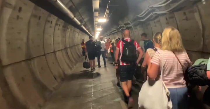 Manş tünelinde tren bozuldu, yolcular saatlerce mahsur kaldı