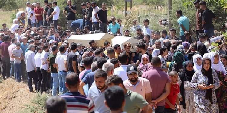 Mardin’deki kazada ölü sayısı 20’ye yükseldi: Cenazeler gözyaşlarıyla toprağa verildi