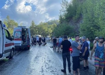 Marmaris'te turistleri taşıyan safari aracı devrildi: Ölü ve yaralılar var